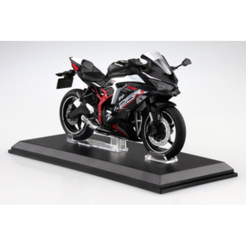 Aoshima SKYNET 1/12 KAWASAKI Ninja ZX-25R (Metallic Spark Black x Pearl Flat Stardust White) Finished Model